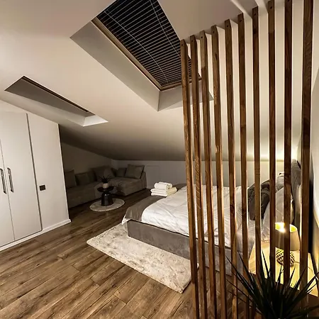 Cozy Corner 2 דירה *